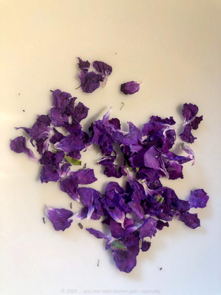 Wiesen-Storchenschnabel-Blüten für Blüten-Kräuter-Salz