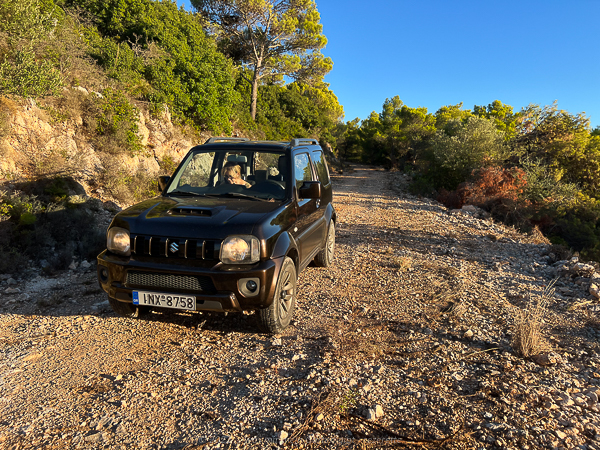Jeep auf einem Karrenweg auf Zakynthos