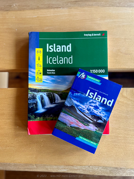Island Reiseführer und Karten, Abendlektüre am Tag 12 von 12 im Januar 2023
