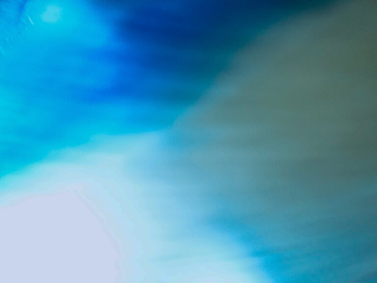 Abstraktes Lichtspiel in Blau – Zufallskunst am Morgen des 12. Februar 2023