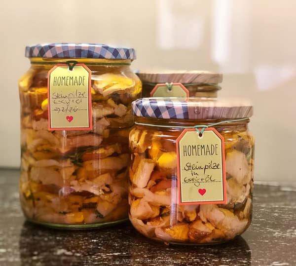 Steinpilze marniert im Glas