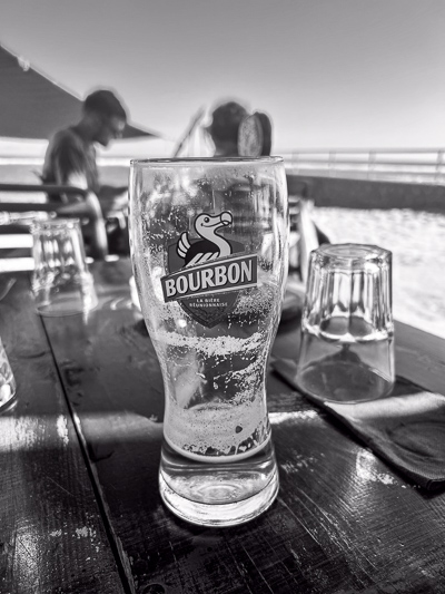 Bierglas mit Dodo-Logo – die Kultmarke Bourbon auf La Réunion.