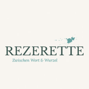Rezerette Logo mit Schriftzug “Zwischen Wort & Wurzel” auf hellem Hintergrund.