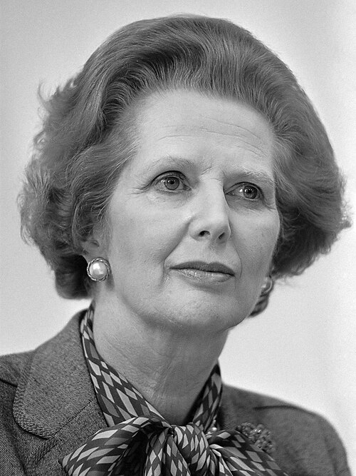 Schwarzweiß Porträt von Margaret Thatcher 1983